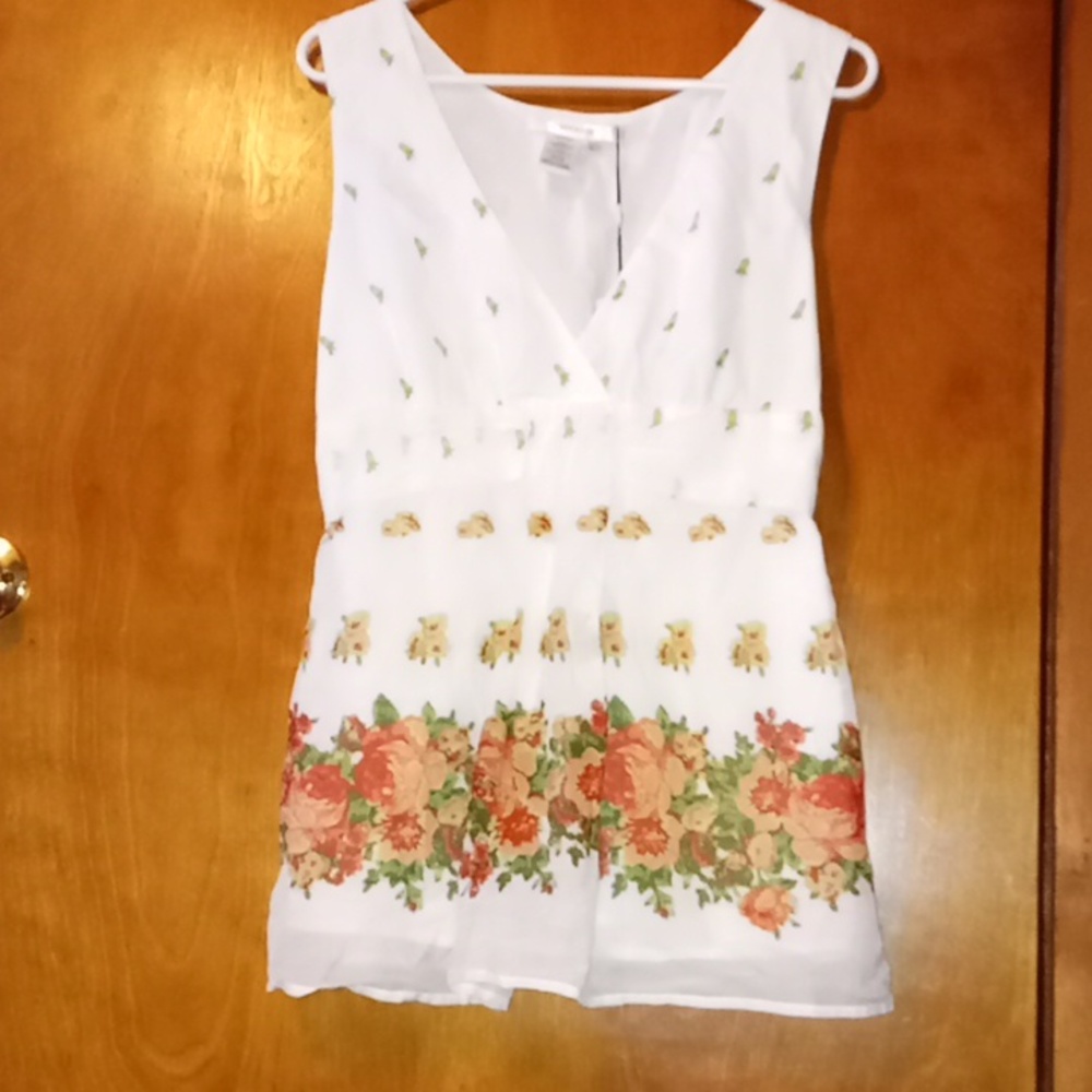 Studio M with tag sleeveless flower print shirt